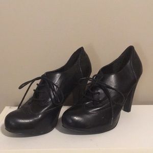 Le Château black heels size 9